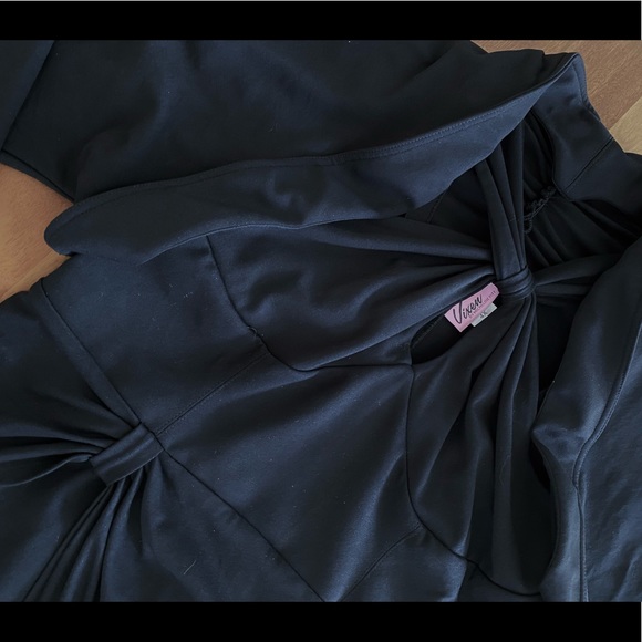 ‼️SALE‼️GOLDEN ERA DRESS IN BLACK - VIXEN BY MICHELINE PITT - Picture 7 of 16